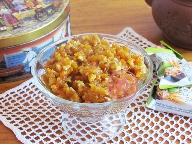 pinaghalong nut at honey para sa pagpapalaki ng dibdib