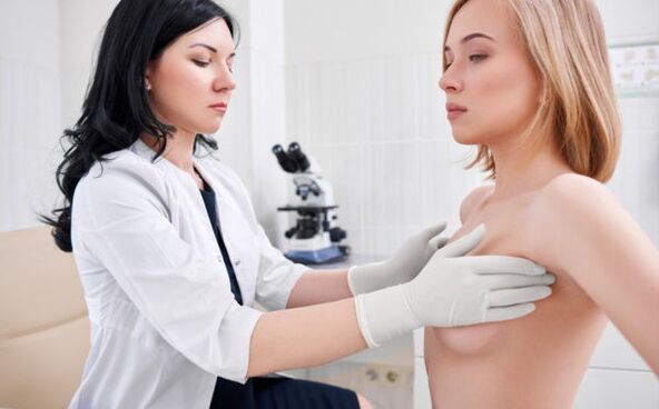 pagsusuri ng doktor bago ang operasyon sa pagpapalaki ng suso